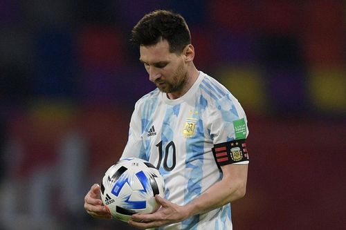 Tuyển Argentina vẫn phải sống bằng hơi thở của Messi