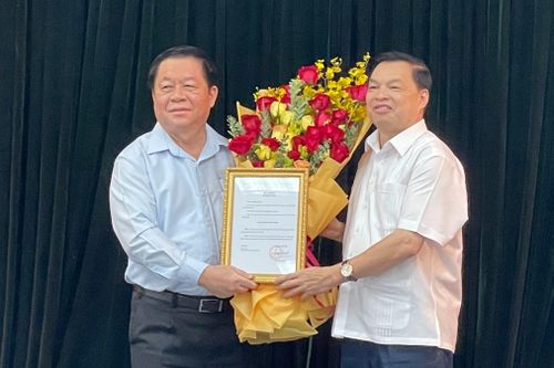 Phó ban Tuyên giáo Trung ương Lê Mạnh Hùng nghỉ hưu
