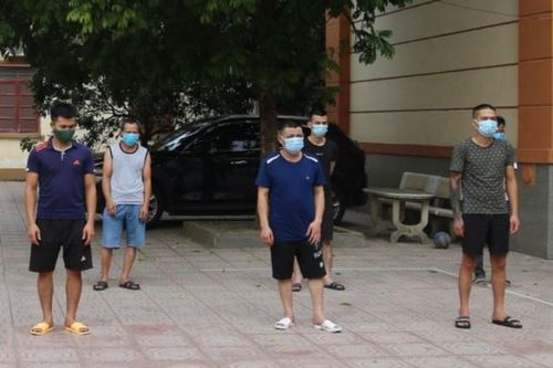 11 người trong sới bạc giữa mùa dịch Covid-19
