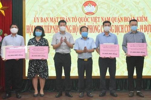 Quận Hoàn Kiếm tiếp nhận hơn 1,1 tỷ đồng ủng hộ phòng, chống dịch Covid-19 đợt 1