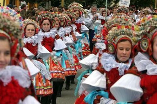 Czech: Quốc hội ủng hộ thay đổi họ của phụ nữ