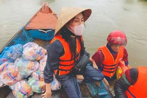 Ca sĩ Thủy Tiên công khai xin lỗi, hoàn 30 triệu đồng chuyển từ thiện nhầm
