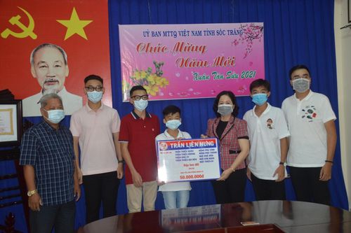 Nhóm anh em một nhà mổ heo Ủng hộ quỹ mua Vắc xin Covid-19