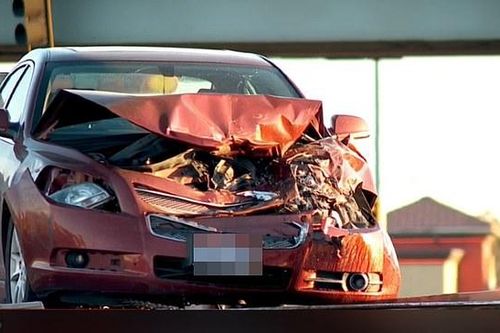Hai bé gái 9 và 4 tuổi lái xe của bố mẹ đến California để ra biển