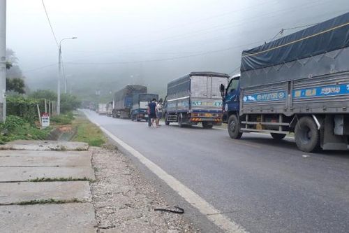 Sơn La: Tai nạn liên hoàn 10 xe, quốc lộ 6 ùn tắc kéo dài