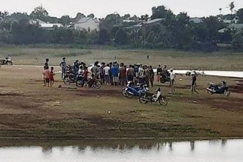 Đi thả diều, hai học sinh đuối nước ở Biển Hồ