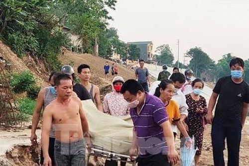 Người đàn bà tử vong do đuối nước khi cứu con