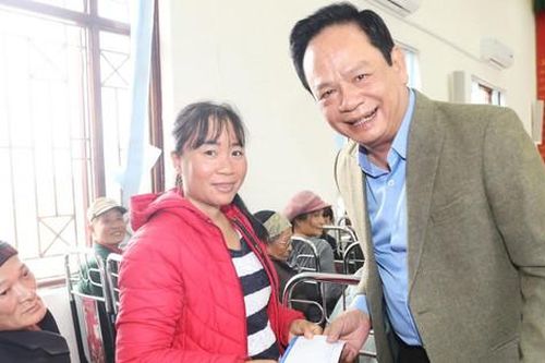 'Chúa đảo' Tuần Châu ủng hộ quỹ vắc xin 100 tỷ đồng