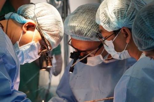 Lần đầu tiên dùng màng ngoài tim bò thay thế đoạn động mạch chủ cứu bệnh nhân