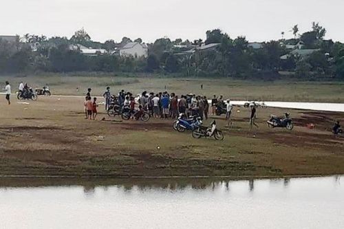 Hai học sinh đuối nước khi đi thả diều ở khu vực Biển Hồ