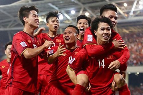 Tuyển Việt Nam hưởng lợi gì khi Malaysia, Thái Lan sảy chân?; PSG sẵn sàng đàm phán với Ronaldo