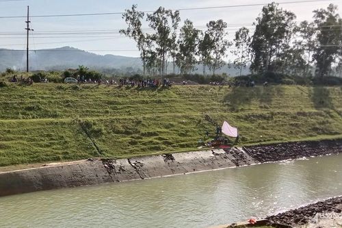 Tìm thấy thi thể nam sinh học lớp 11 đuối nước trên Sông Đào
