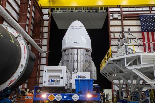 Công ty SpaceX đưa nhiều 'hành khách đặc biệt' lên Trạm ISS