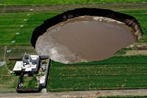 Hố 'tử thần' khổng lồ xuất hiện ở miền trung Mexico