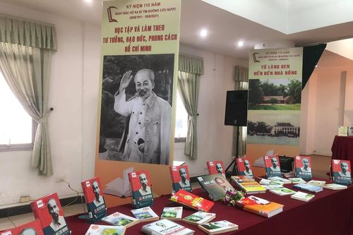 Thư viện Hà Nội tổ chức Trưng bày 'Hành trình theo chân Bác'