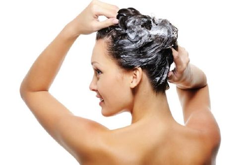 Nguyên nhân khiến tóc khô, xơ xác trong mùa hè