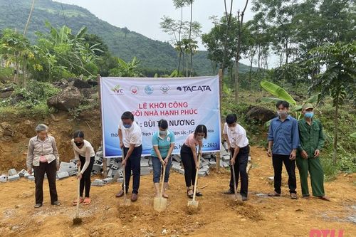 Khởi công xây dựng 'Ngôi nhà hạnh phúc' cho hộ nghèo có hoàn cảnh đặc biệt khó khăn tại Ngọc Lặc