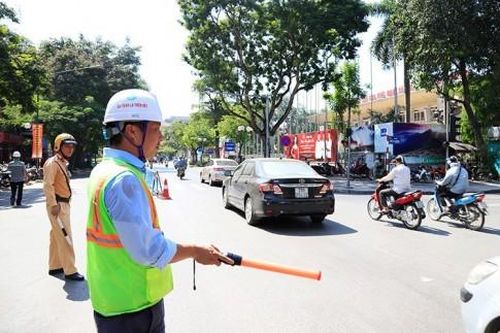 Hà Nội: Rào chắn đường Trần Hưng Đạo để thi công ga ngầm metro, phương tiện di chuyển như thế nào?