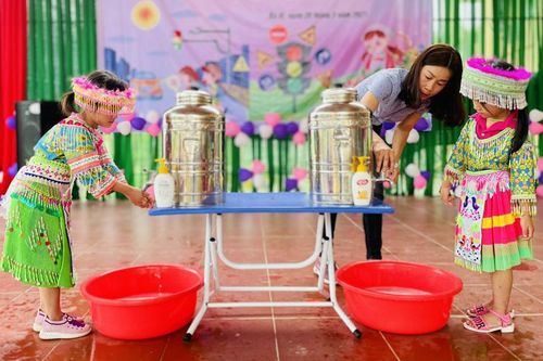 Chăm lo trẻ em dân tộc thiểu số