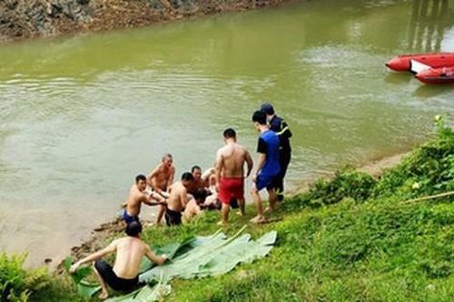 Xuyên đêm mò tìm nam sinh 17 tuổi trên sông