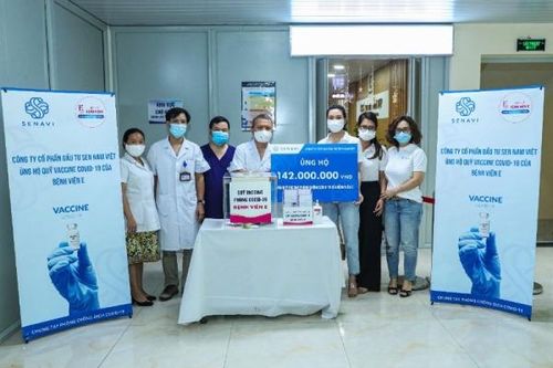Bệnh viện E tiếp nhận 142 triệu đồng ủng hộ Quỹ vắc xin COVID-19