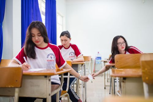 Ảnh kỷ yếu tái hiện 'thứ 3 học trò'
