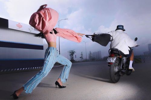 Dàn cảnh cướp ở TP.HCM và những bộ ảnh thời trang gây tranh cãi