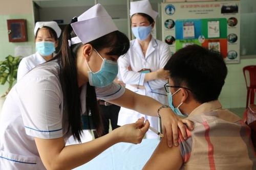 TP.HCM: 10 nhóm đối tượng được ưu tiên tiêm vaccine phòng Covid-19
