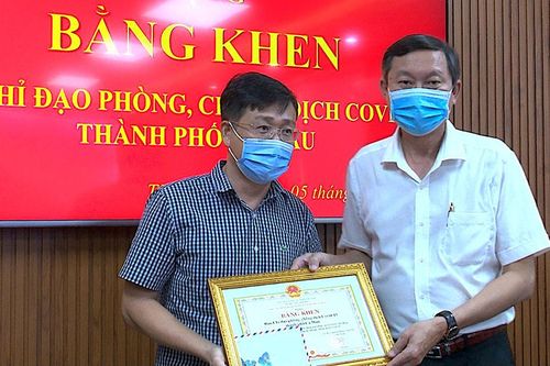 Khen thưởng đột xuất đơn vị tích cực phòng, chống dịch Covid-19