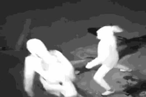 Rủ nhau đi ăn trộm, thanh niên bị đồng bọn ném gạch trúng đầu
