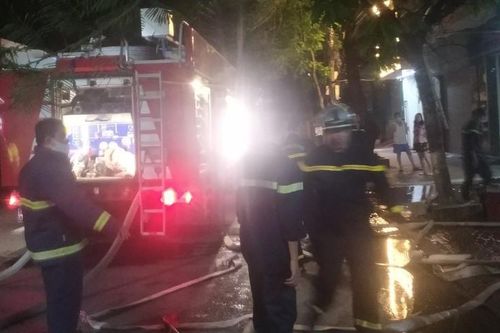 Cảnh sát Hải Phòng kịp thời giải cứu 3 người dân mắc kẹt trong đám cháy