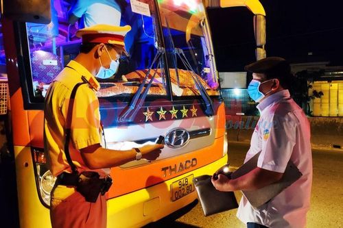 Từ 0 giờ 5/6, người về Long An từ vùng dịch cách ly y tế 21 ngày và tự trả phí