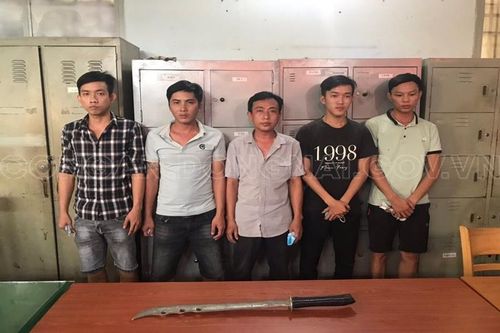 Đang ngồi trong phòng trọ bị người tình của vợ cũ xông vào chém trọng thương