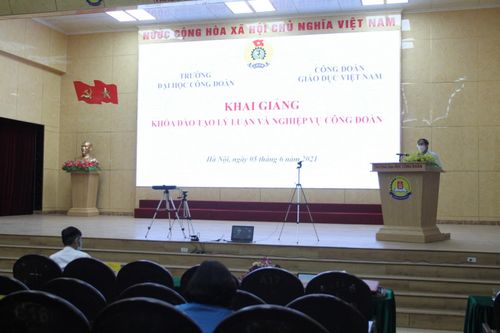 Bồi dưỡng cán bộ công đoàn trong các cơ sở giáo dục
