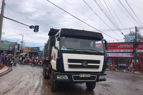 Va chạm xe tải, nữ sinh lớp 12 tử vong