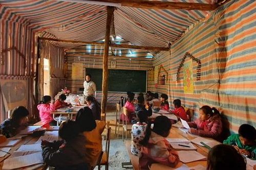 Trường học vùng khó Điện Biên: Động đâu thiếu đó