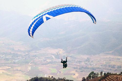 Hàng trăm phi công tham gia giải dù lượn ở Lai Châu