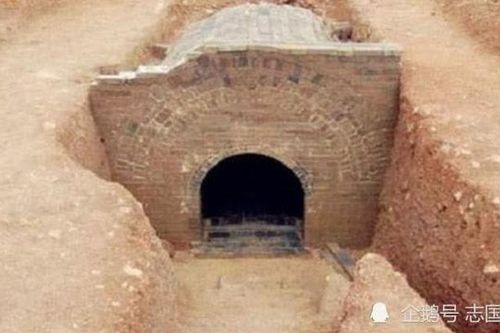 Lăng mộ có cỗ quan tài lớn hơn hoàng đế cùng thời: Đội khảo cổ chuẩn bị mở nắp thì có người tới ngăn cản!