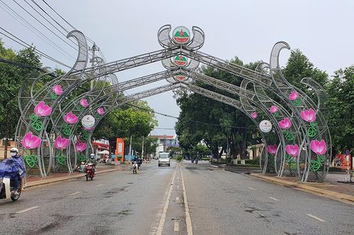 Pleiku tháo gỡ 195 m dải phân cách