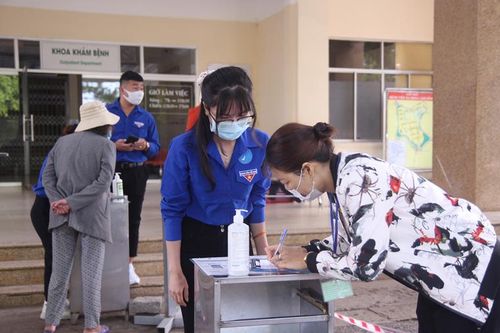Đoàn viên, thanh niên hỗ trợ bệnh viện phòng chống dịch Covid-19