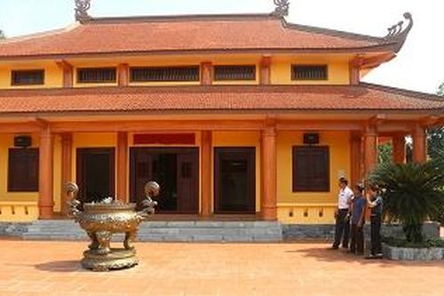 Về nơi in dấu chân Người