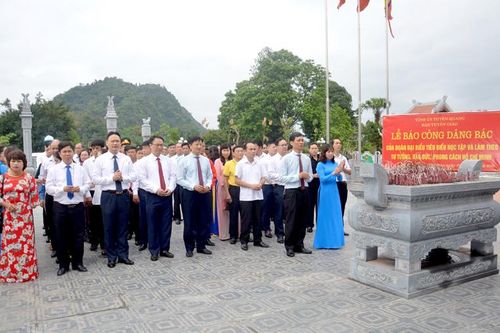 'Nhắc mãi tên người Hồ Chí Minh'
