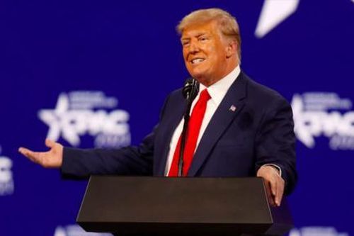 Facebook tuyên bố đình chỉ tài khoản của Trump đến năm 2023
