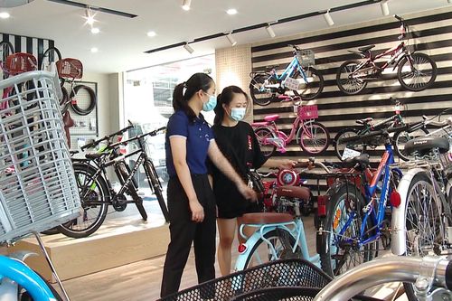 Người Hà Nội đổ xô đi mua xe đạp mùa dịch COVID-19