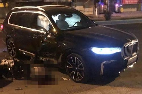 Ô tô BMW X7 đi lùi tông tử vong nam thanh niên chạy xe máy