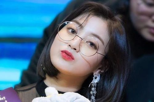 Từng mổ lasik khỏi cận thị nhưng vì sao Jihyo (TWICE) lại khuyên mọi người nên cân nhắc?