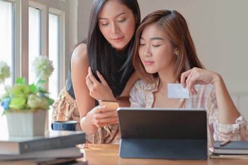 Vì sao người Việt chuộng mua sắm online?