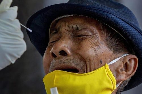 Người giàu Thái Lan mở tiệc, người nghèo gánh hậu quả vì dịch
