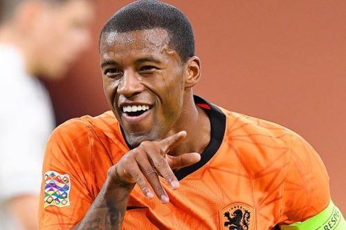 PSG giành Wijnaldum từ tay Barca