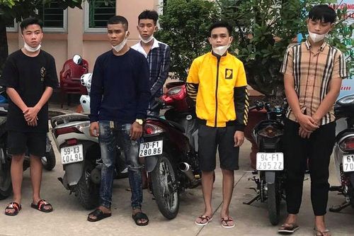 Cả trăm thanh niên tụ tập đua xe ở Bình Dương